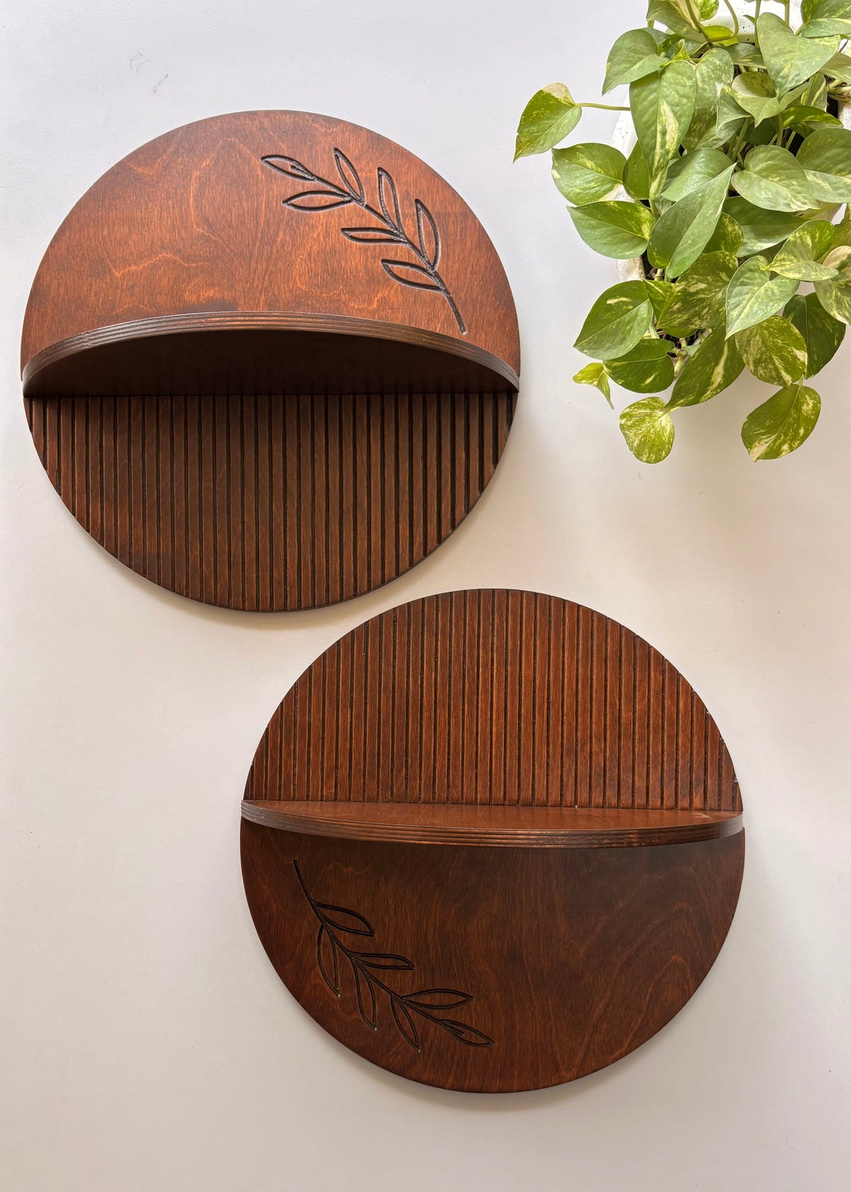 Leafline – Wooden Round Leaf Wall Shelf Set of 2