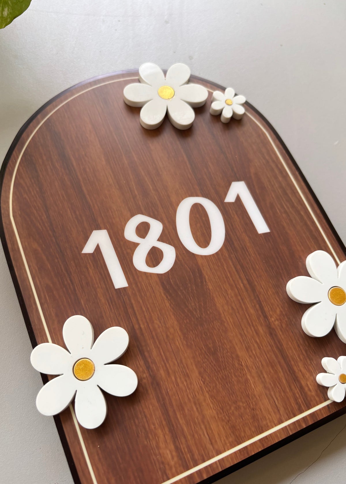 Daisy Number Sign in Beige (only numbers)