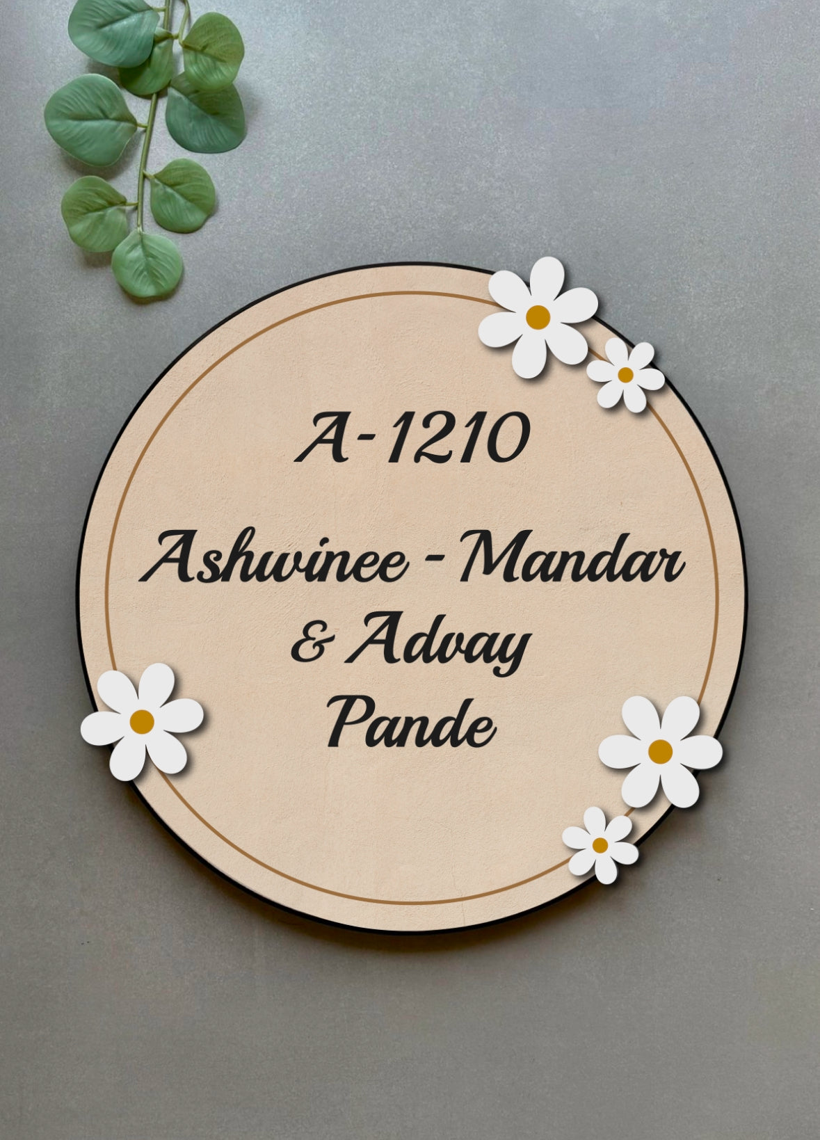 Daisy Round Name Sign
