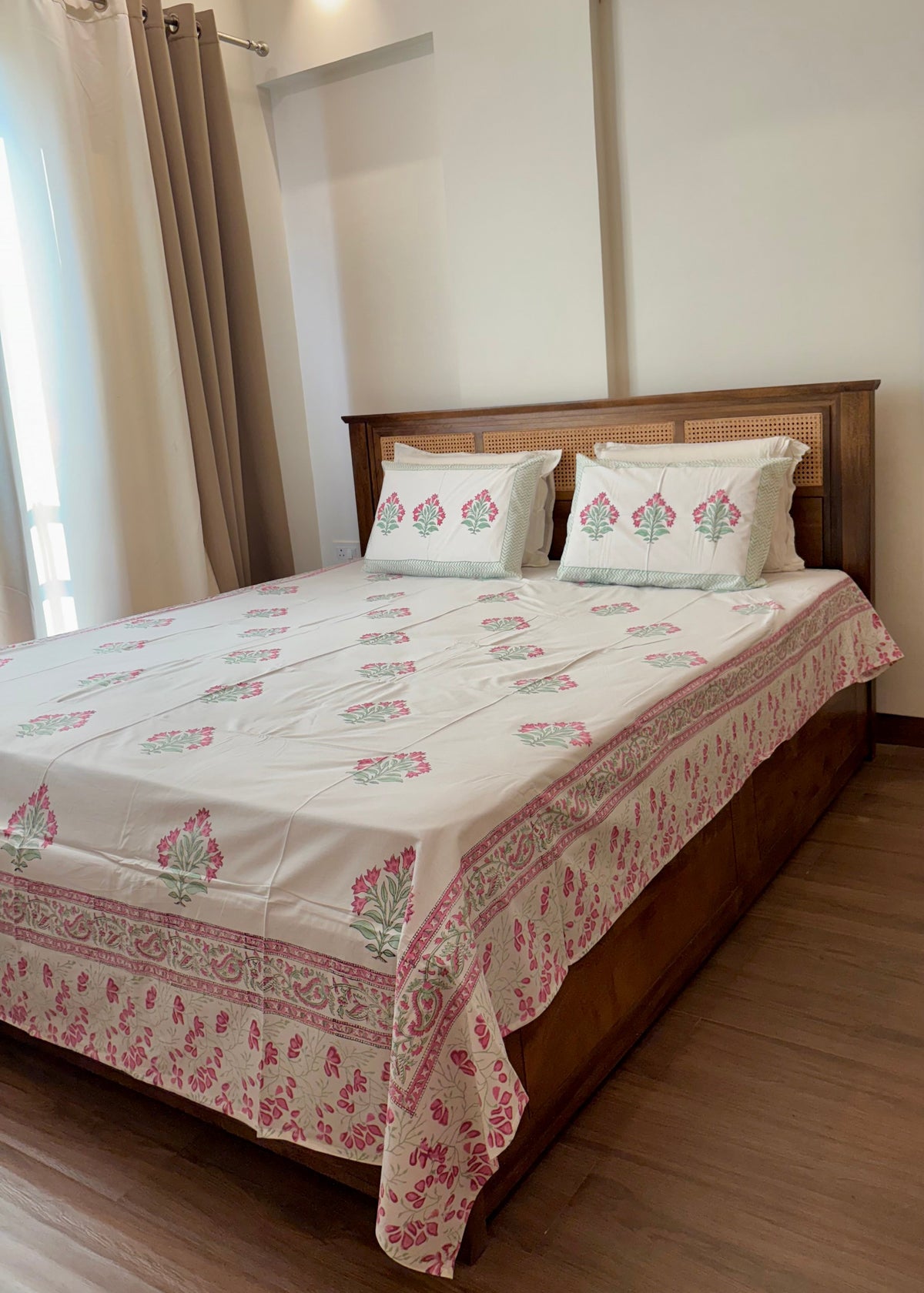 Mehek 100% Cotton Hand Block Printed 300 TC Bedsheet Set