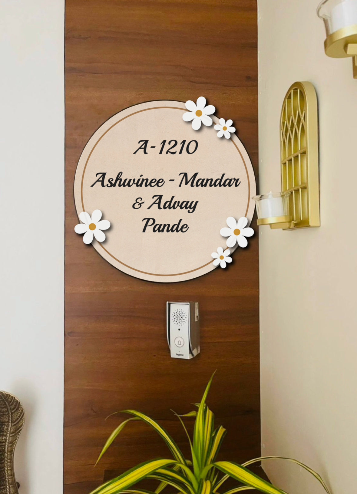 Daisy Round Name Sign